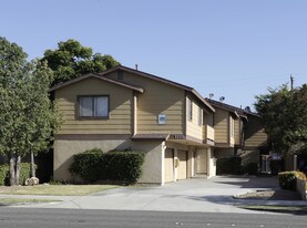 1115 W Broadway in Anaheim, CA - Building Photo