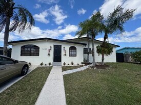 12455 SW 187th Ter in Miami, FL - Building Photo