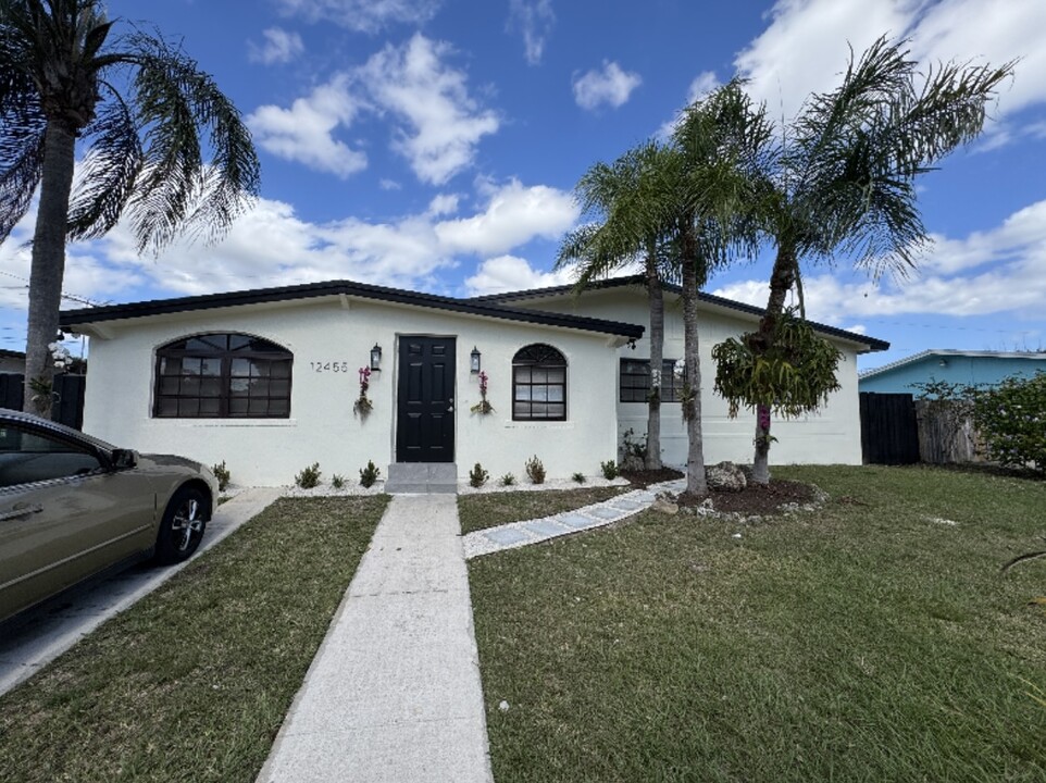 12455 SW 187th Ter in Miami, FL - Building Photo