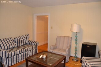 90 Cypress St, Unit 5 in Brookline, MA - Building Photo - Building Photo