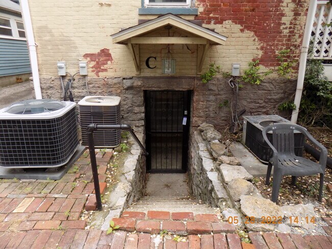 566 W Short St, Unit C in Lexington, KY - Building Photo - Building Photo