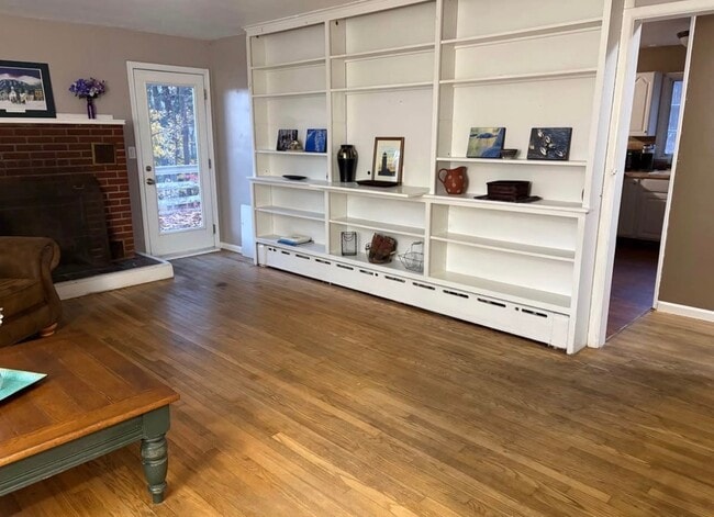 233 Roosevelt Ave in Torrington, CT - Foto de edificio - Building Photo