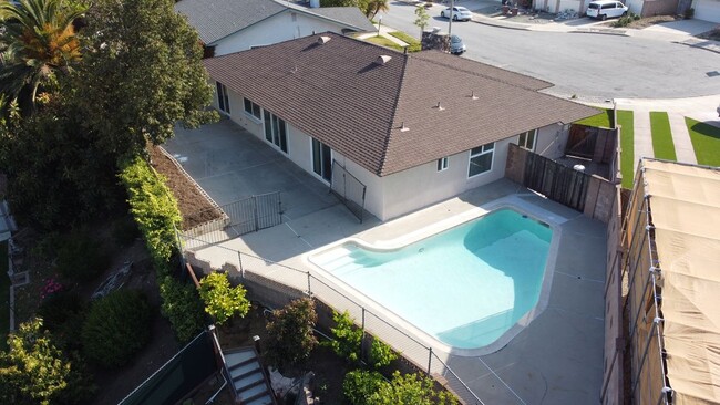 80 N Lucas Ct in Thousand Oaks, CA - Foto de edificio - Building Photo