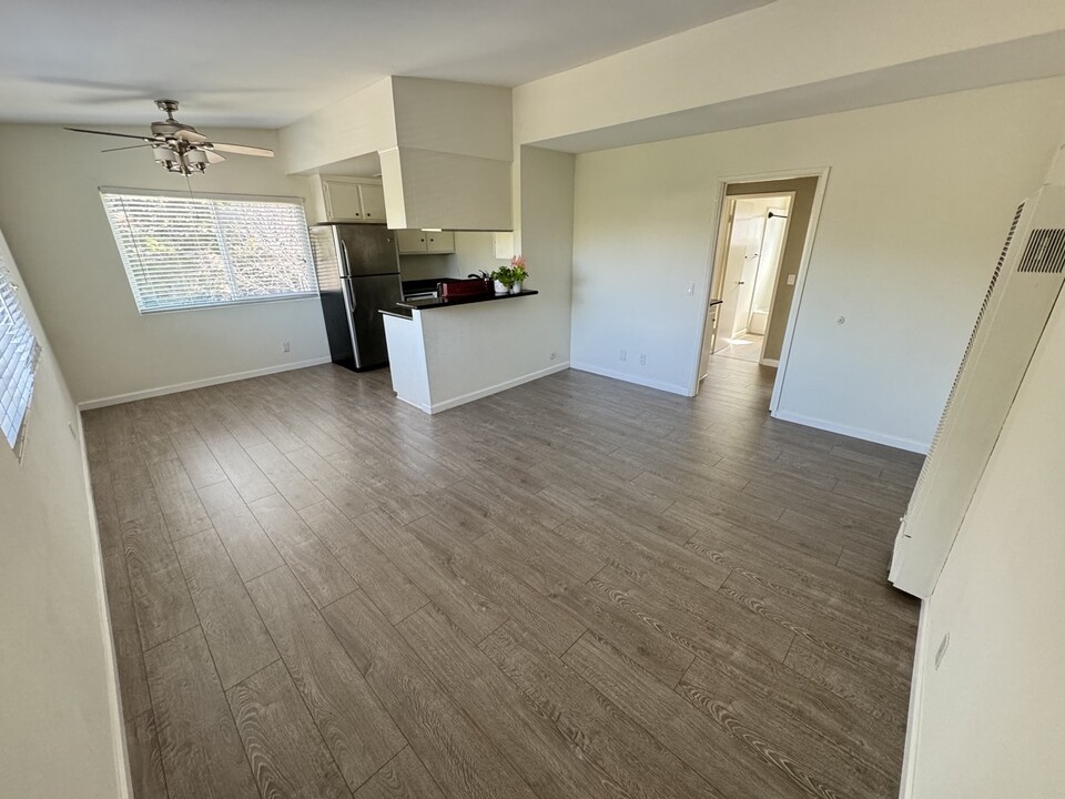 10910 Regent St, Unit C in Los Angeles, CA - Building Photo