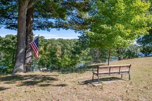 44 Walden Pond Dr in Nashua, NH - Building Photo