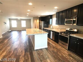 61 Morning Mimosa Ct in Henderson, NV - Building Photo - Building Photo