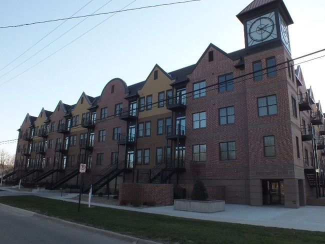 Oak Hill Jackson Brickstones in Cedar Rapids, IA - Foto de edificio - Building Photo