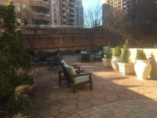 property at 1211 S Eads St