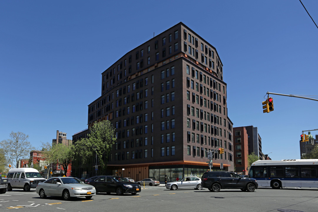 Tres Puentes in Bronx, NY - Building Photo