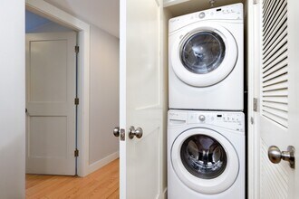 1607 Commonwealth Ave, Unit 2 in Boston, MA - Foto de edificio - Building Photo