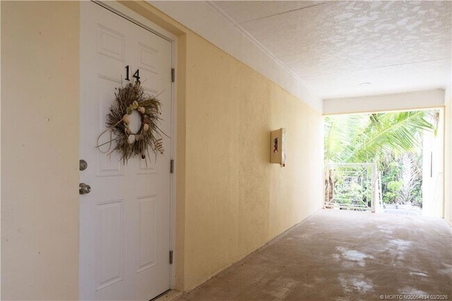 3541 NE Ocean Blvd, Unit 14 in Jensen Beach, FL - Building Photo - Building Photo