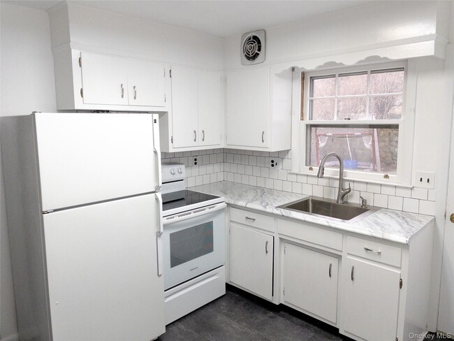 122 Titicus Rd in North Salem, NY - Building Photo - Building Photo