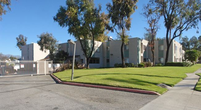 Charter Oaks Apartments in Covina, CA - Building Photo - Building Photo