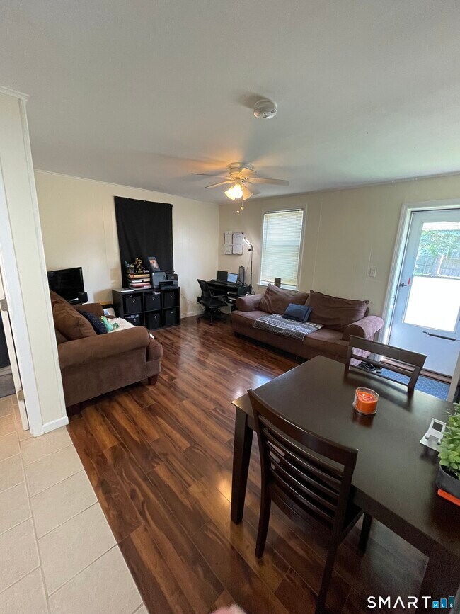 97 Alexander Dr in Bridgeport, CT - Building Photo - Building Photo