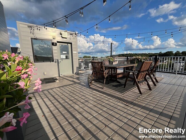 1 Everett St, Unit 305 in Boston, MA - Building Photo - Building Photo