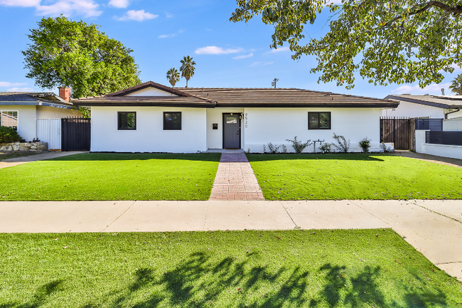 8520 Jumilla Ave in Los Angeles, CA - Foto de edificio - Building Photo