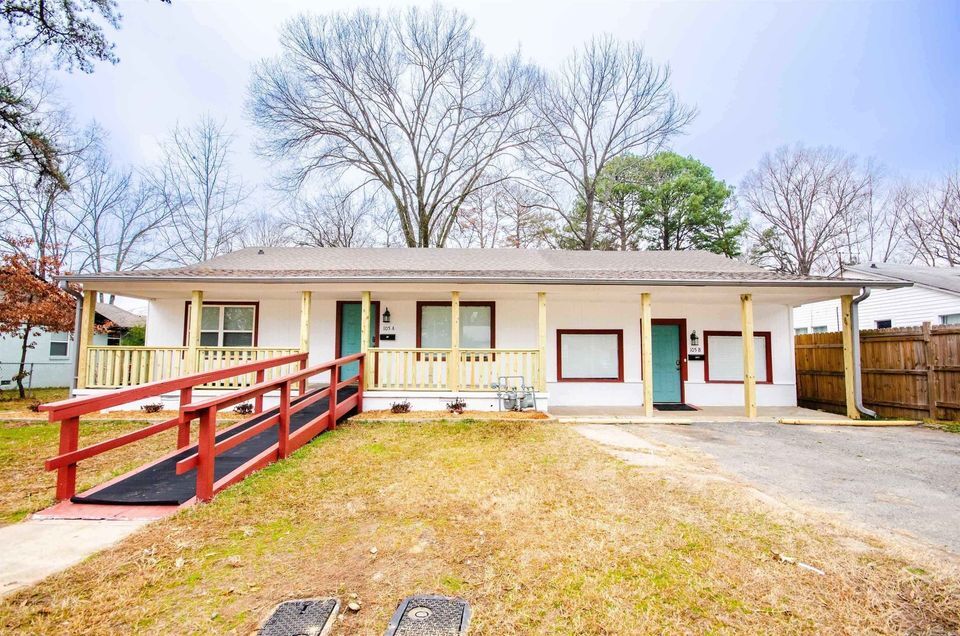 105 Mitchell St in Conway, AR - Building Photo