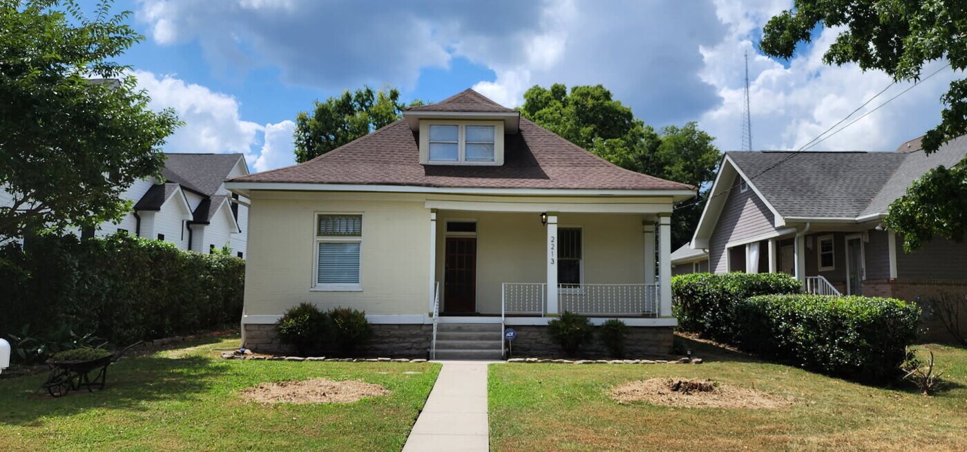 2213 10th Ave S in Nashville, TN - Building Photo