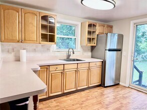 7 W Oak St in Islip, NY - Building Photo - Building Photo