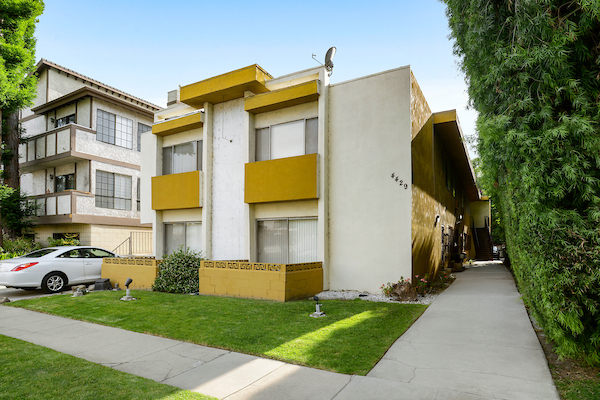 4429 Coldwater Canyon Ave in Los Angeles, CA - Building Photo