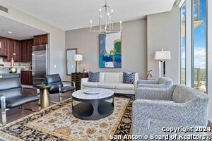 610 E Market St in San Antonio, TX - Building Photo - Building Photo