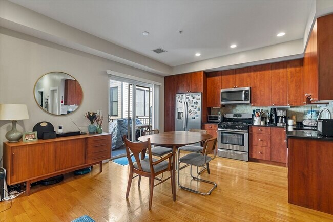 200 Silver St in Boston, MA - Building Photo - Building Photo