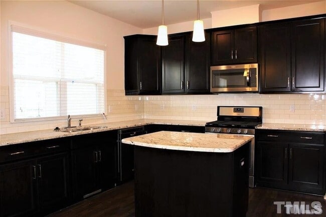 2102 Peakside Dr in Apex, NC - Building Photo - Building Photo