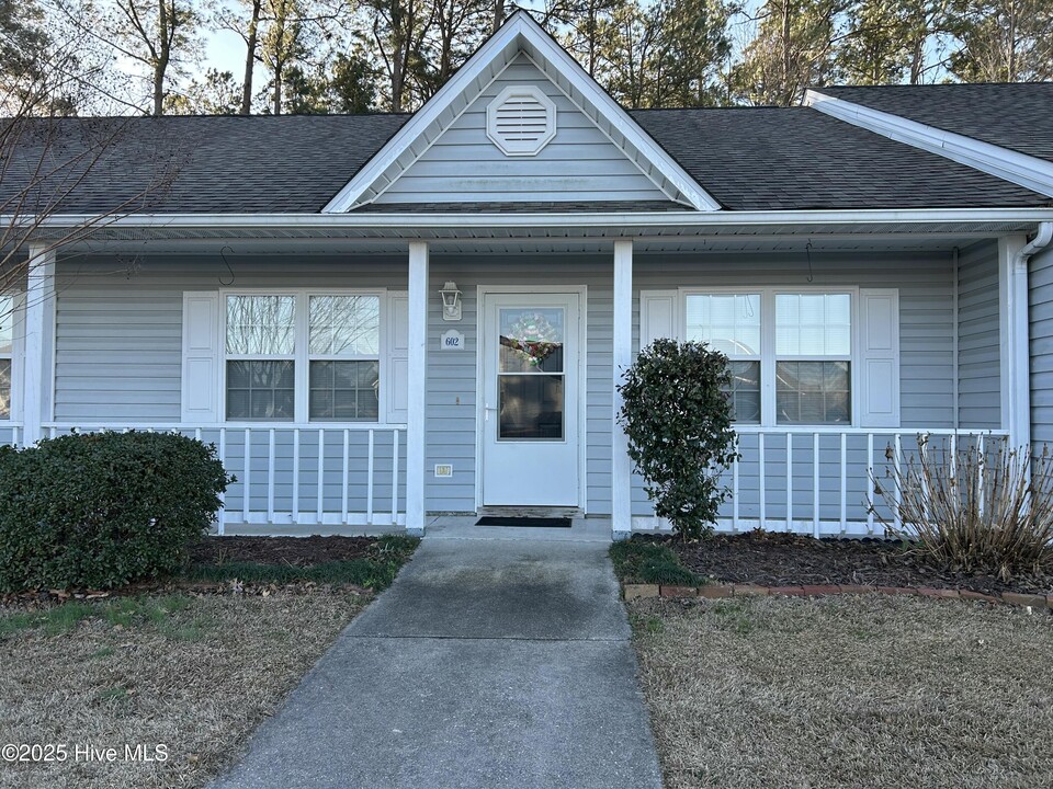 602 Courtyard W in Newport, NC - Building Photo