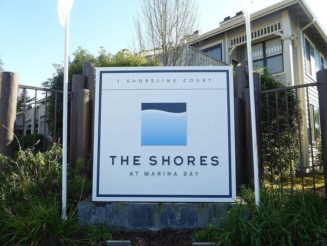 property at 8 Shoreline Ct