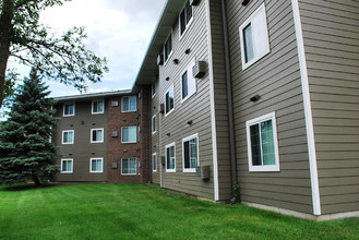 Beadle Plaza Apartments in Sioux Falls, SD - Building Photo - Building Photo