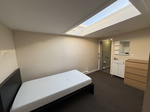 17676 57A Av in Surrey, BC - Building Photo - Building Photo