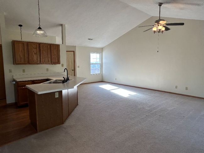 5686 Tall Pines Pkwy-Unit -5686 tall pines parkway in Roscoe, IL - Foto de edificio - Building Photo