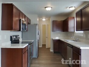 2419 Pinebark Dr, Unit 101 in Indianapolis, IN - Building Photo - Building Photo