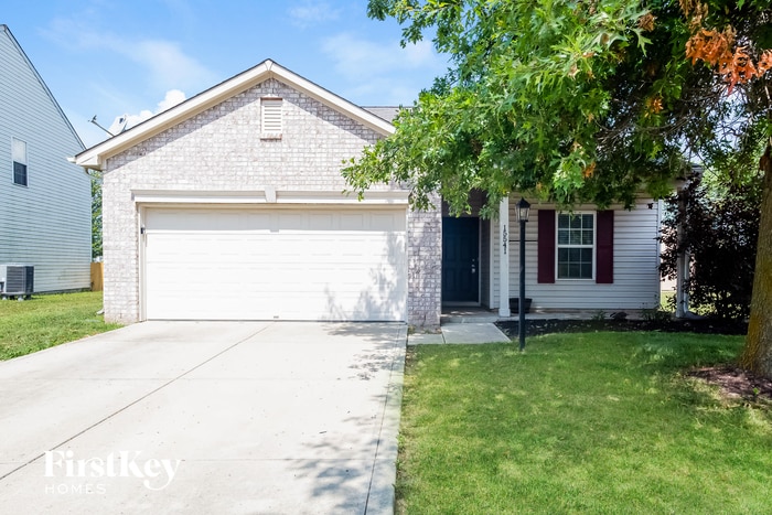 15541 Outside Trail in Noblesville, IN - Building Photo