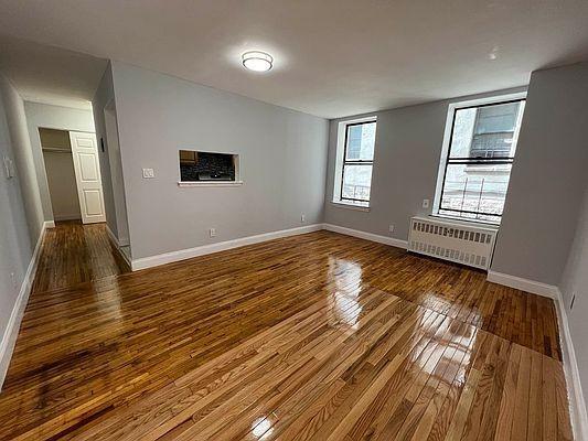 property at 932 Bronx Park S