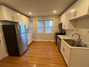 3422 W Waveland Ave in Chicago, IL - Foto de edificio - Building Photo