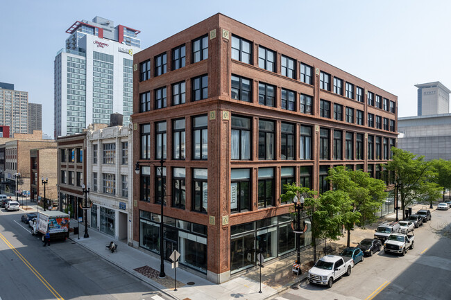 2255 S Michigan Ave in Chicago, IL - Building Photo - Primary Photo