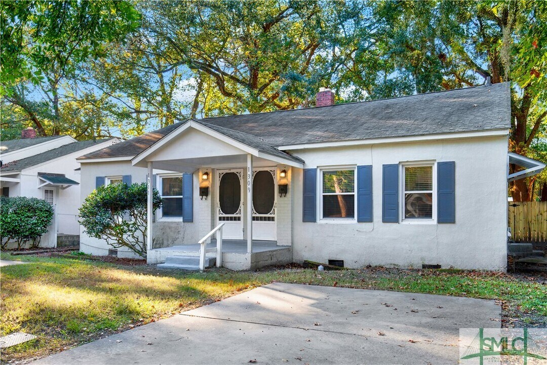 1311 E 55th St in Savannah, GA - Foto de edificio