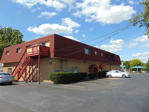 102-106 E Schoolhouse Rd in Yorkville, IL - Building Photo - Building Photo