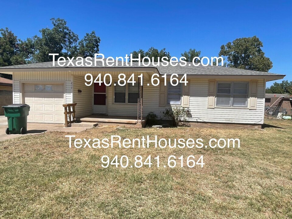 217 Laurel Ln in Burkburnett, TX - Building Photo