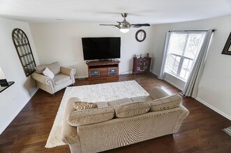 5655 Chippewa Falls St in Dublin, OH - Foto de edificio - Building Photo