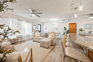 105 NE 3rd St in Satellite Beach, FL - Building Photo