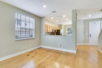 323 September St in Palm Beach Gardens, FL - Building Photo - Building Photo