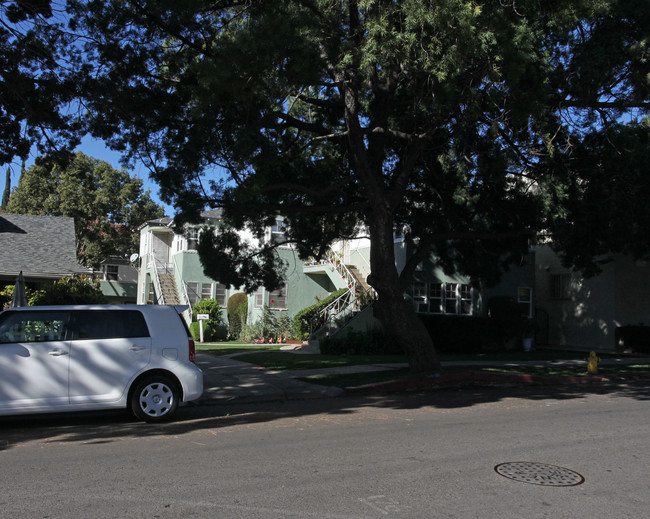1753 N Alexandria Ave in Los Angeles, CA - Foto de edificio - Building Photo