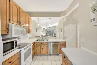 8228 Twelve Oaks Cir, Unit 323 in Naples, FL - Building Photo - Building Photo