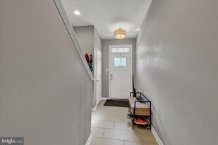 7650 Lyndon Ct in Glen Burnie, MD - Building Photo