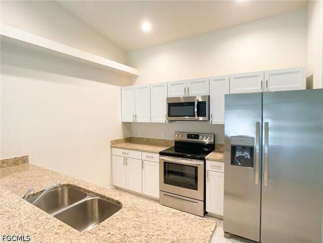 2005 Chiquita Blvd S in Cape Coral, FL - Building Photo - Building Photo