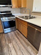 350 S Durango Dr in Las Vegas, NV - Building Photo - Building Photo