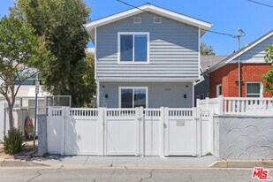 119-119 S Myers St in Burbank, CA - Building Photo