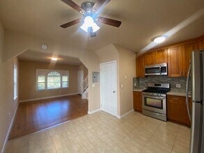 869 MacArthur Blvd, Unit #A in Oakland, CA - Building Photo - Building Photo